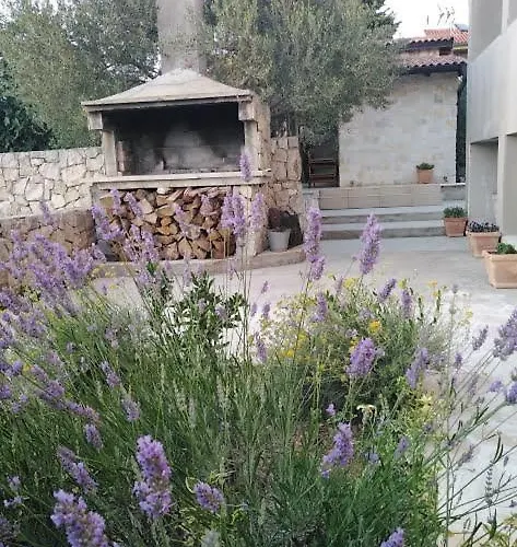 Morovi Dvori Apartment Drage