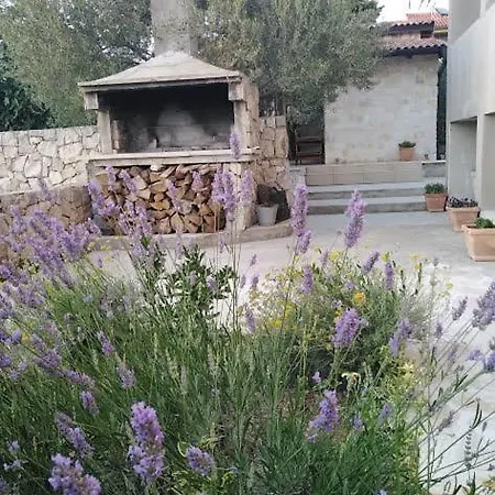 Morovi Dvori Apartment Drage