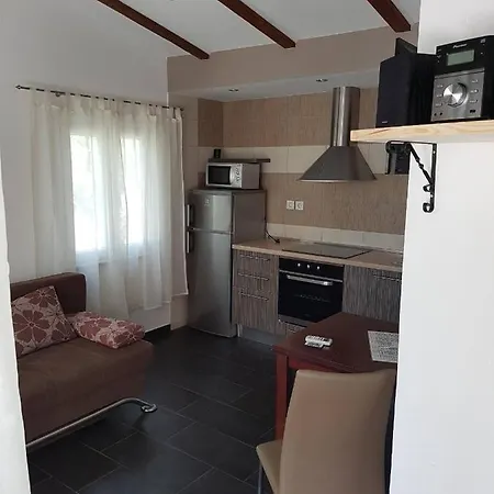 Morovi Dvori